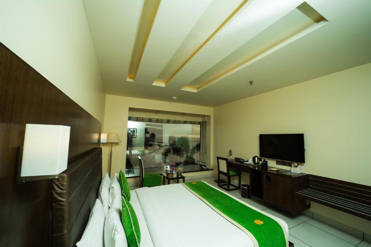 The Gold Beach Resort Daman Exterior photo