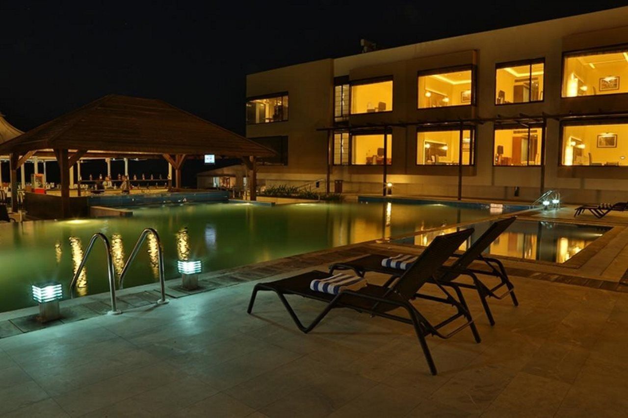 The Gold Beach Resort Daman Exterior photo