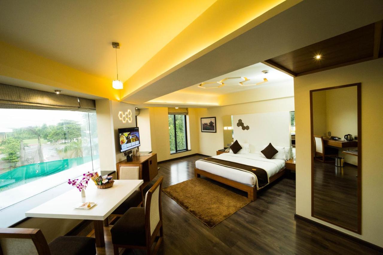The Gold Beach Resort Daman Exterior photo