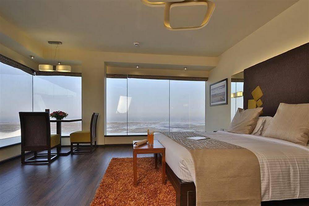 The Gold Beach Resort Daman Exterior photo